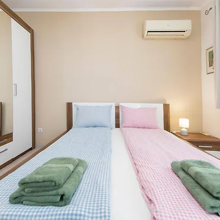 Lovely 1 Bedroom In Apartmán Sofie