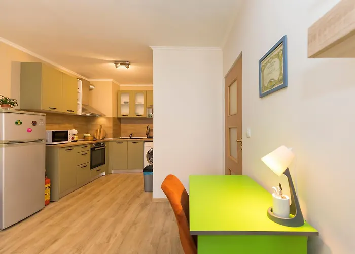 Lovely 1 Bedroom In Apartment
