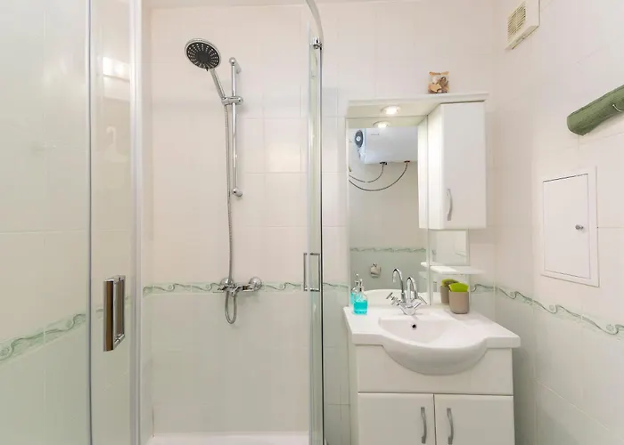 Lovely 1 Bedroom In *