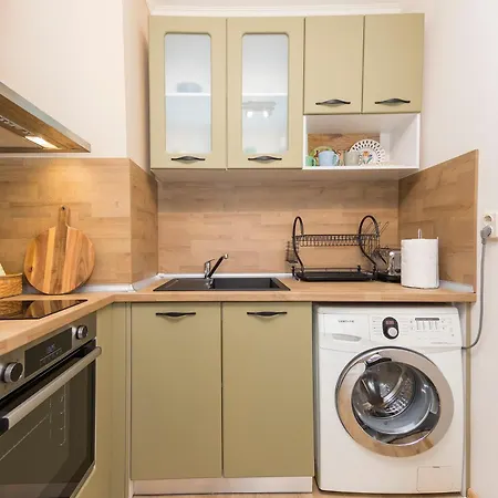 Lovely 1 Bedroom In Апартаменты